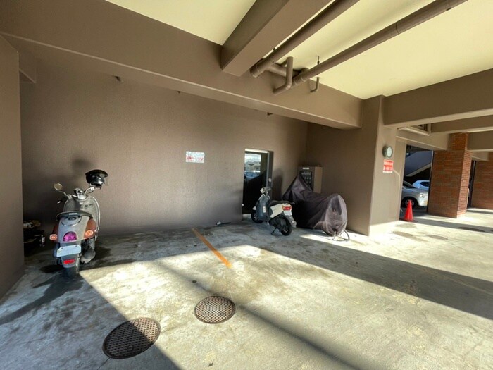 物件外観写真3　(駐輪場)