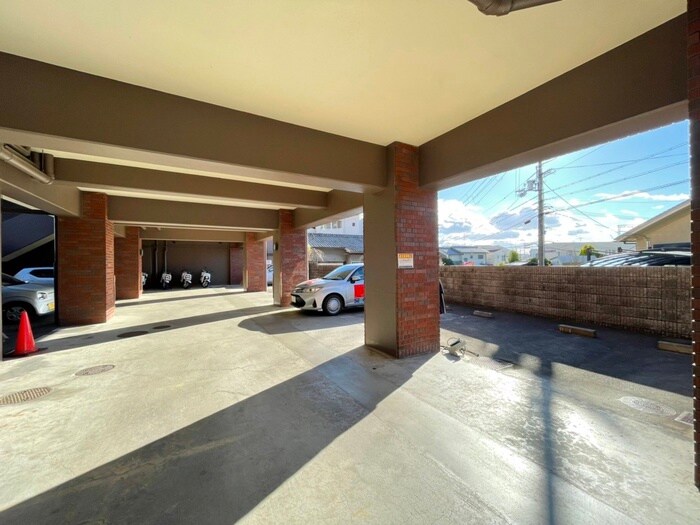 物件外観写真4　(駐車場)