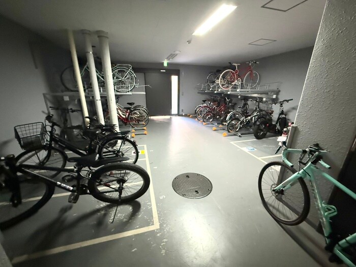 物件外観写真3　(駐輪場)