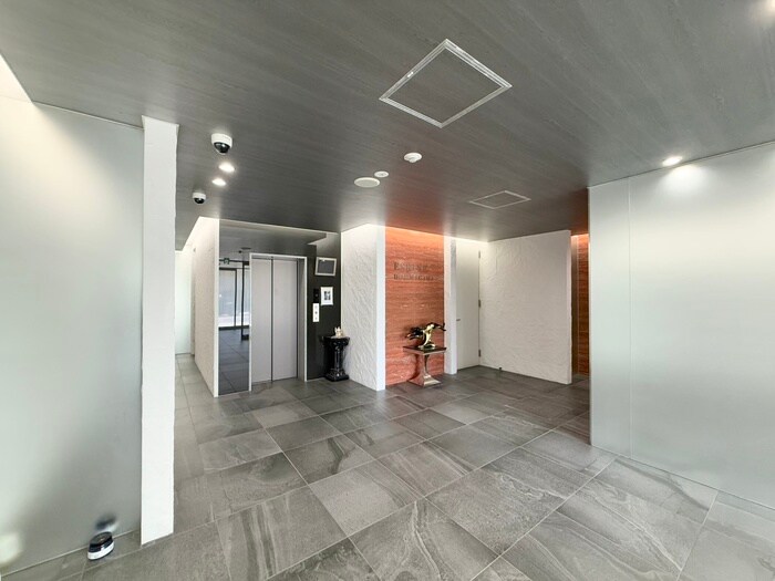 物件外観写真5　(エントランス部分)