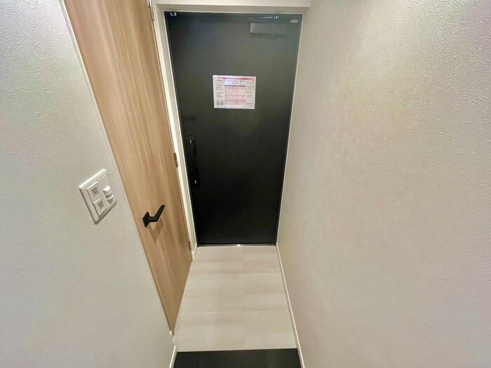 物件内観写真7　(玄関)