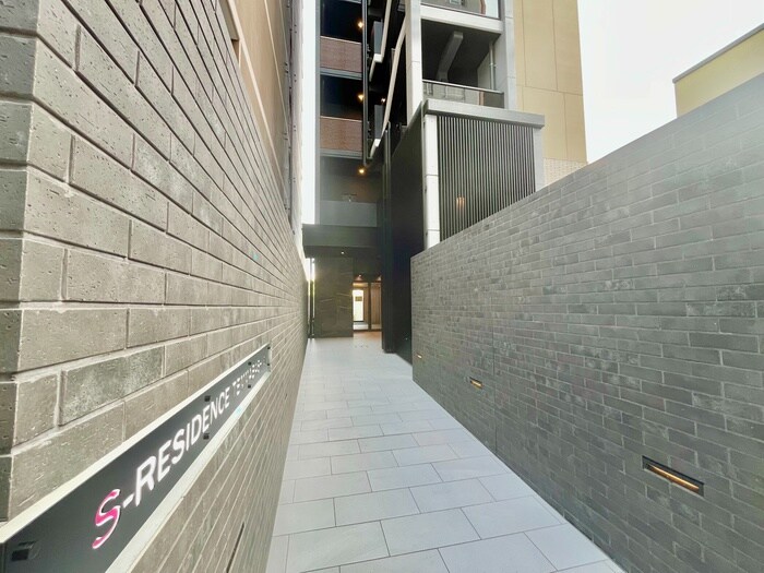 物件外観写真4　(エントランス部分)