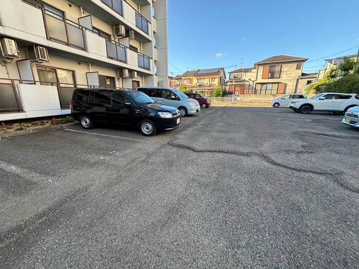 物件外観写真5　(駐車場)