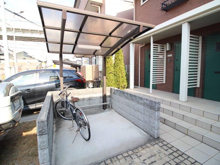 物件外観写真4　(駐輪場)