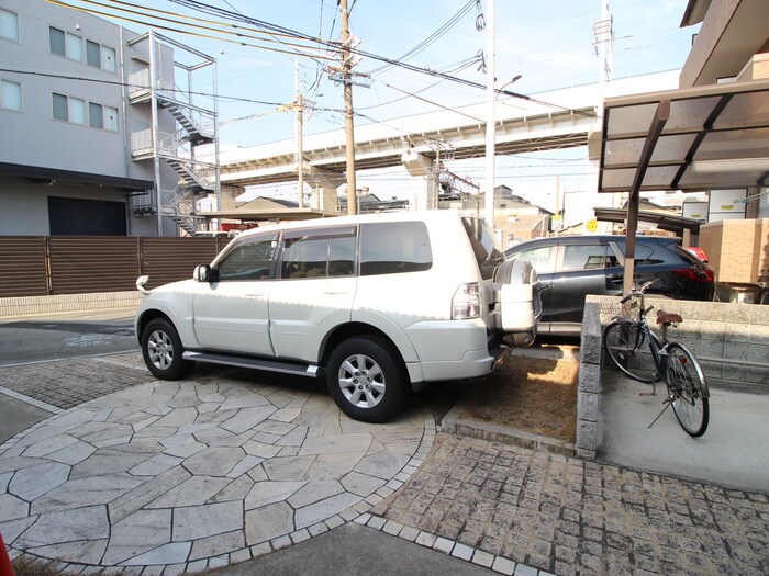 物件外観写真5　(駐車場)