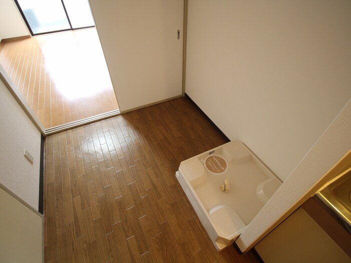 物件内観写真9　(洗濯機置場)