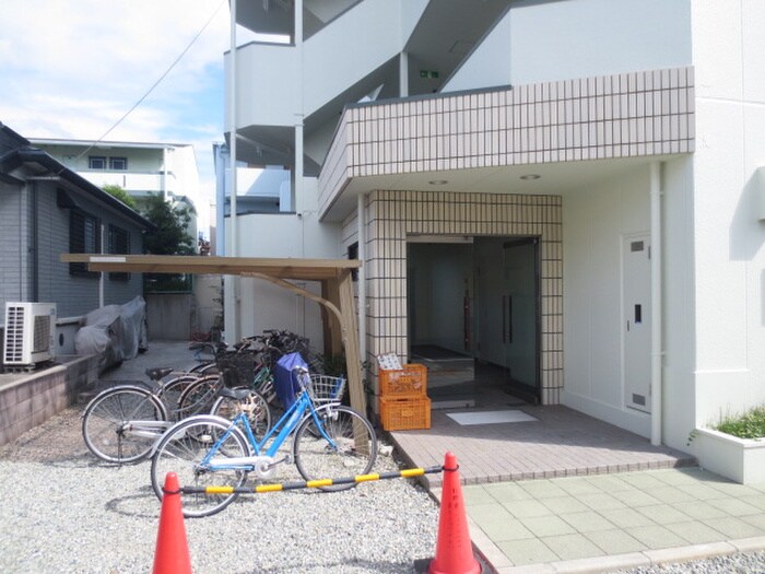 物件外観写真3　(駐輪場)