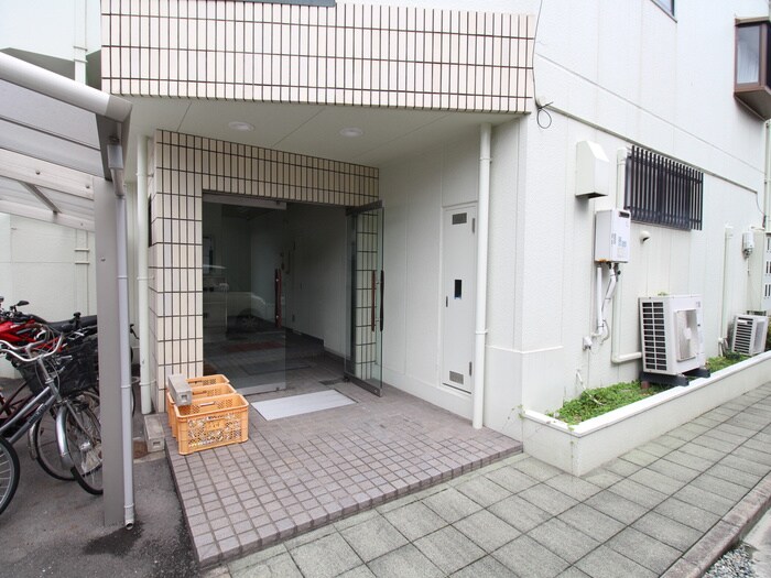 物件外観写真4　(エントランス部分)