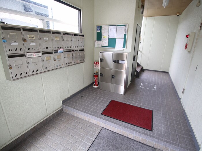 物件外観写真6　(エントランス部分)