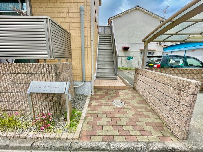 物件外観写真3　(エントランス部分)