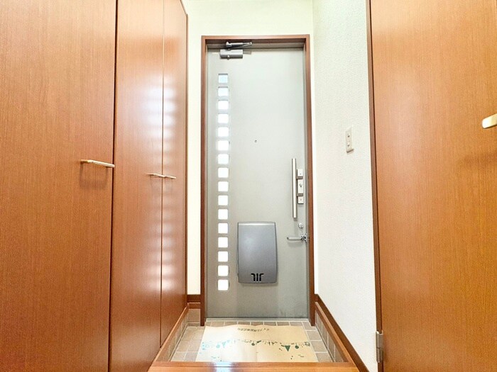 物件内観写真15　(玄関)