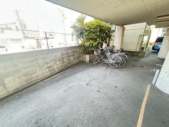 物件外観写真5　(駐輪場)