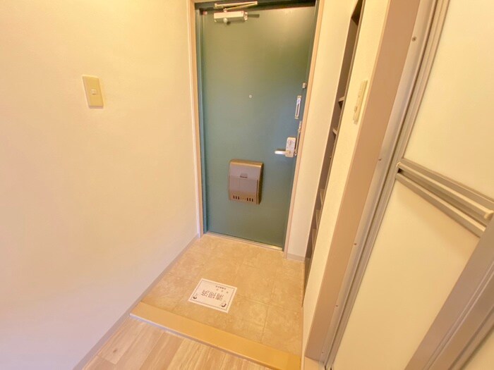 物件内観写真12　(玄関)