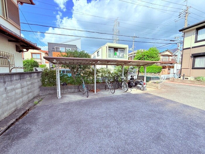 物件外観写真4　(駐輪場)