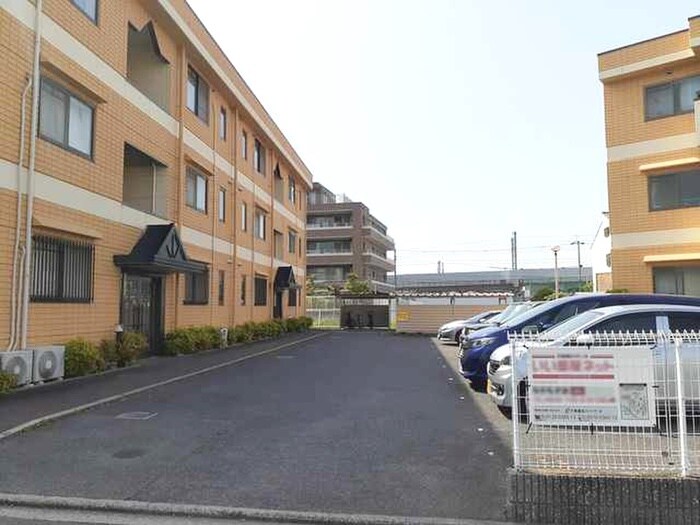 物件外観写真5　(駐車場)