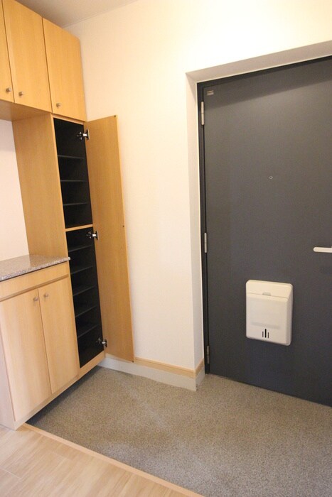 物件内観写真15　(玄関)