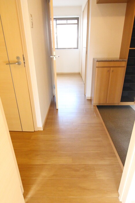 物件内観写真16　(廊下)