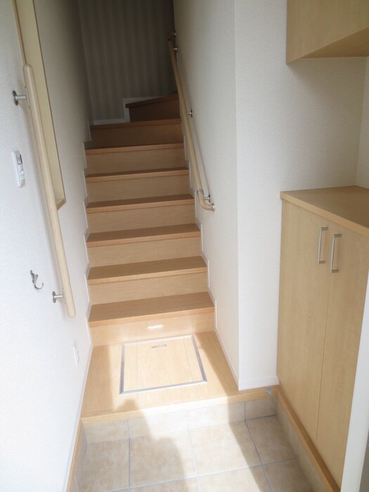 物件内観写真7　(玄関)