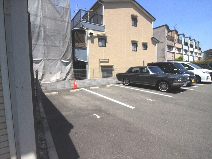 物件外観写真5　(駐車場)