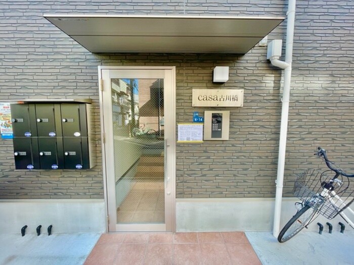 物件外観写真2　(エントランス部分)