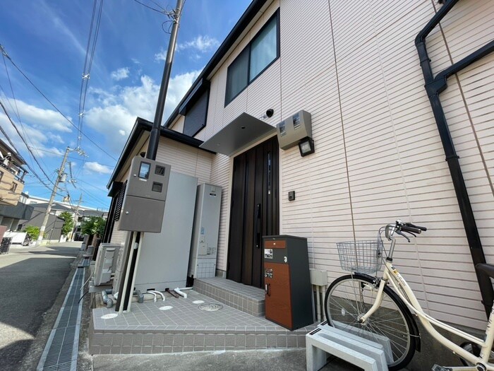 物件外観写真6　(エントランス部分)