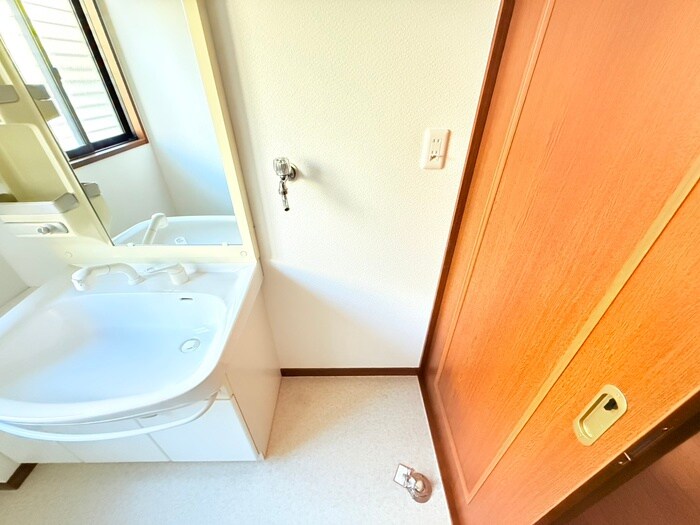 物件内観写真18　(洗濯機置場)