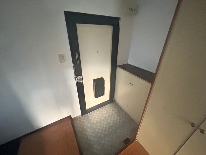 物件内観写真7　(玄関)