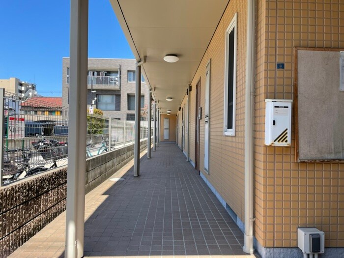 物件外観写真3　(エントランス部分)