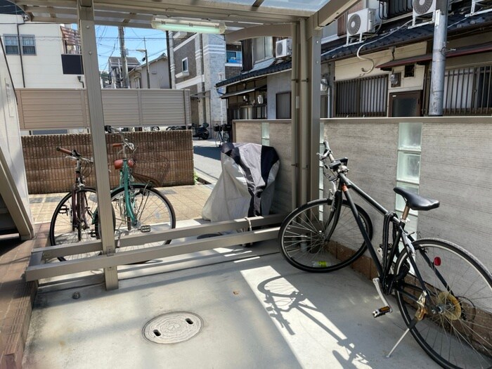 物件外観写真4　(駐輪場)