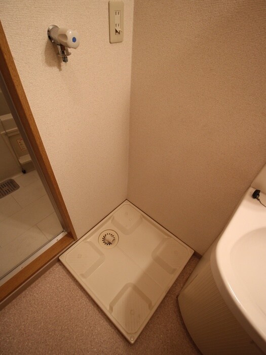 物件内観写真14　(洗濯機置場)