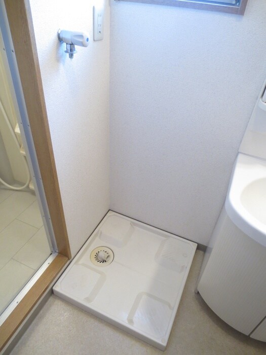 物件内観写真16　(洗濯機置場)