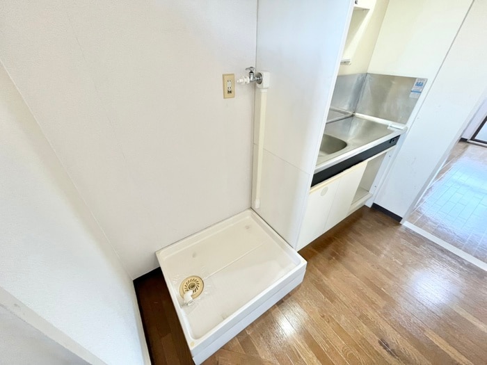 物件内観写真16　(洗濯機置場)