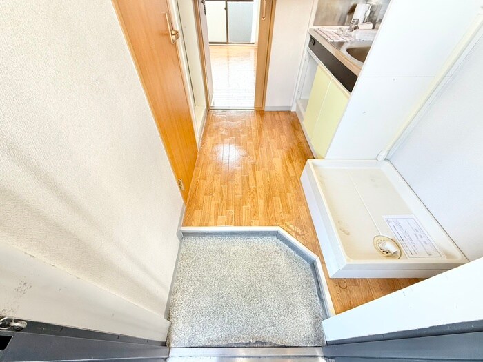 物件内観写真16　(玄関)