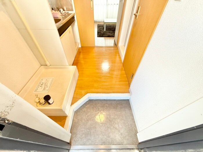 物件内観写真16　(玄関)