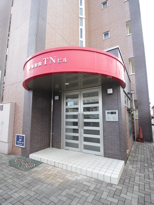 物件外観写真3　(エントランス部分)