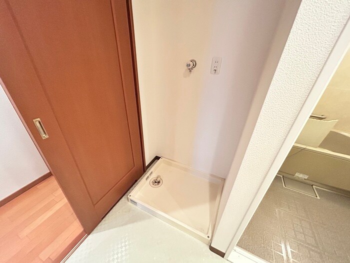 物件内観写真16　(洗濯機置場)