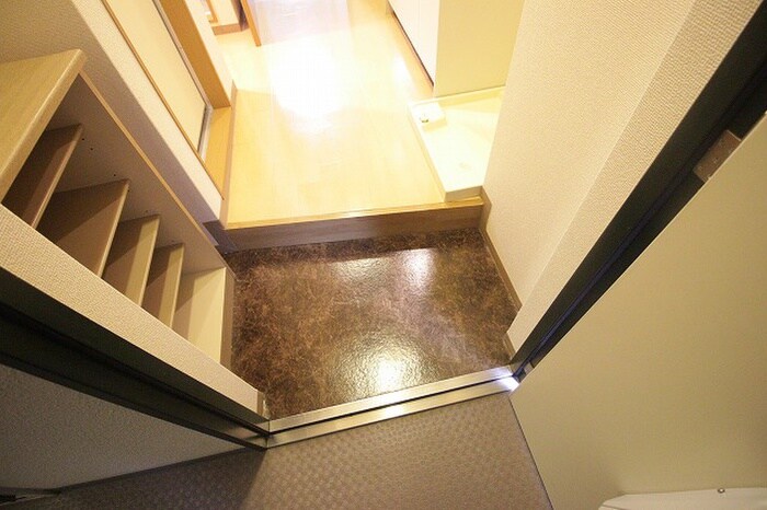 物件内観写真14　(玄関)