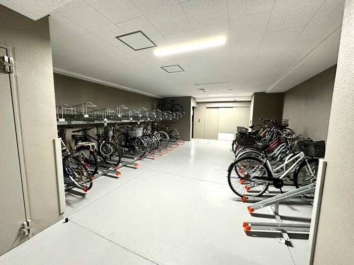 物件外観写真3　(駐輪場)