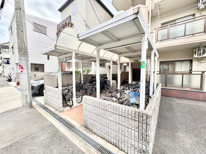 物件外観写真2　(駐輪場)
