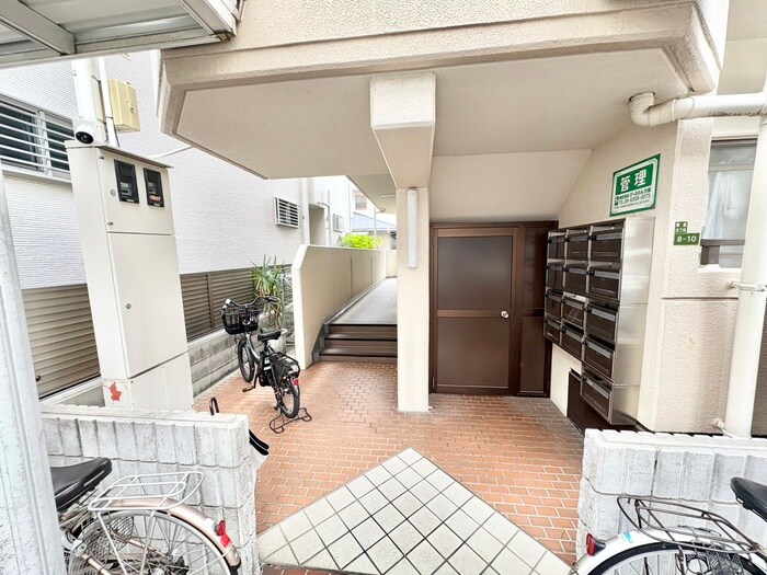 物件外観写真4　(エントランス部分)