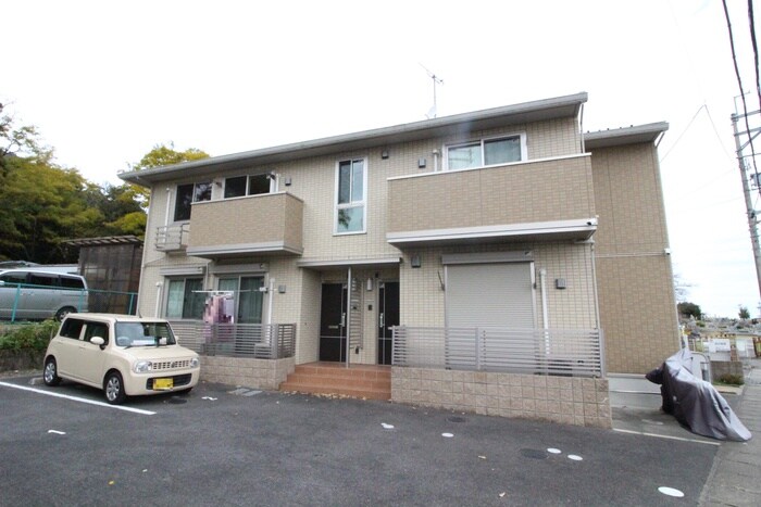 物件外観写真2　(エントランス部分)