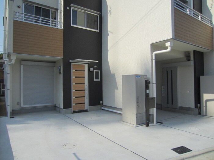 物件外観写真3　(駐車場)