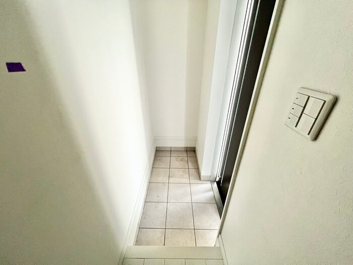 物件内観写真11　(玄関)