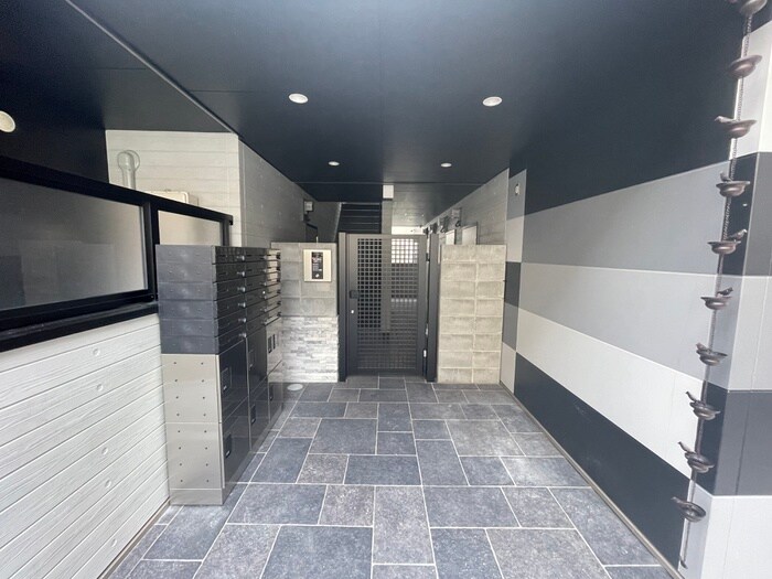 物件外観写真4　(エントランス部分)