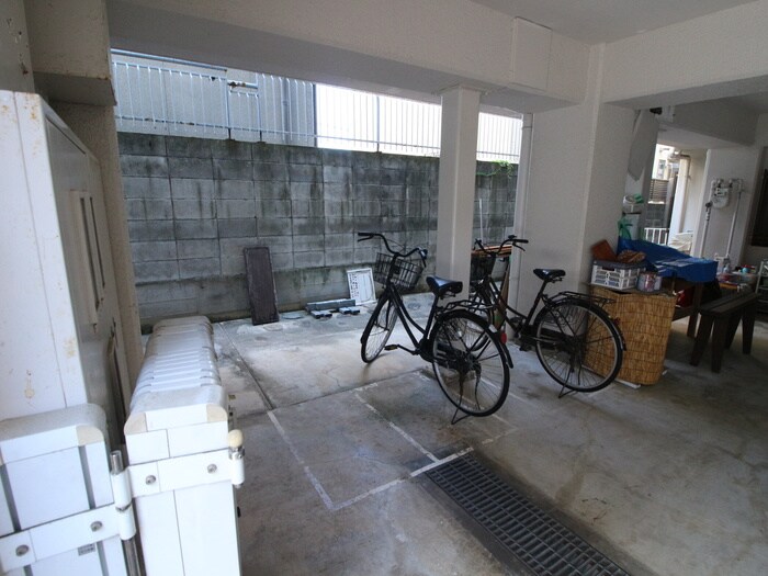 物件外観写真2　(駐車場)