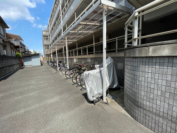 物件外観写真4　(駐輪場)
