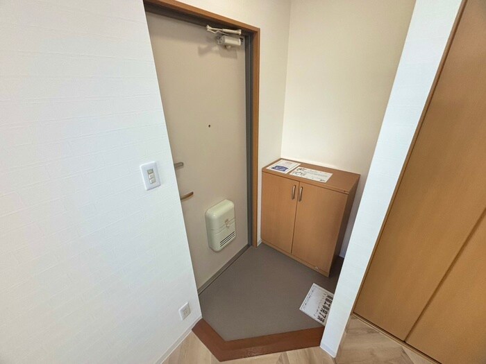 物件内観写真18　(玄関)