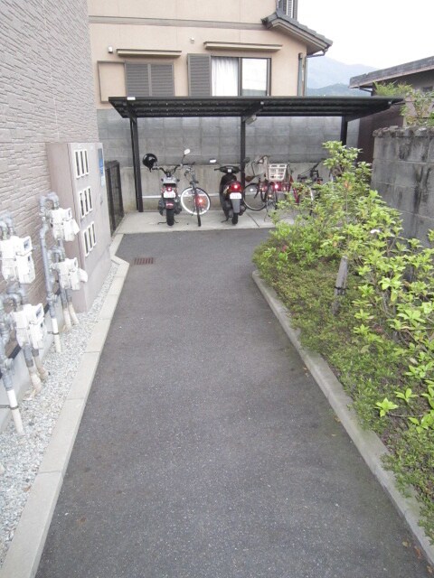 物件外観写真3　(駐輪場)