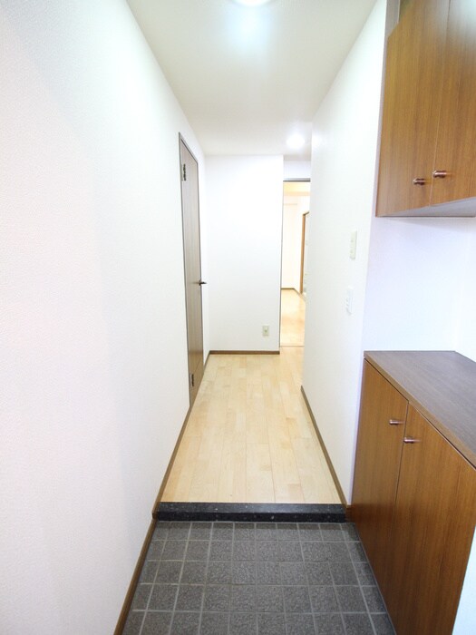 物件内観写真12　(玄関)