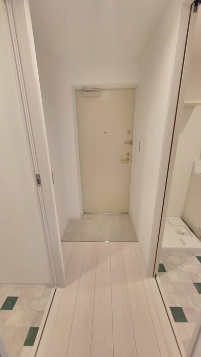 物件内観写真3　(玄関)